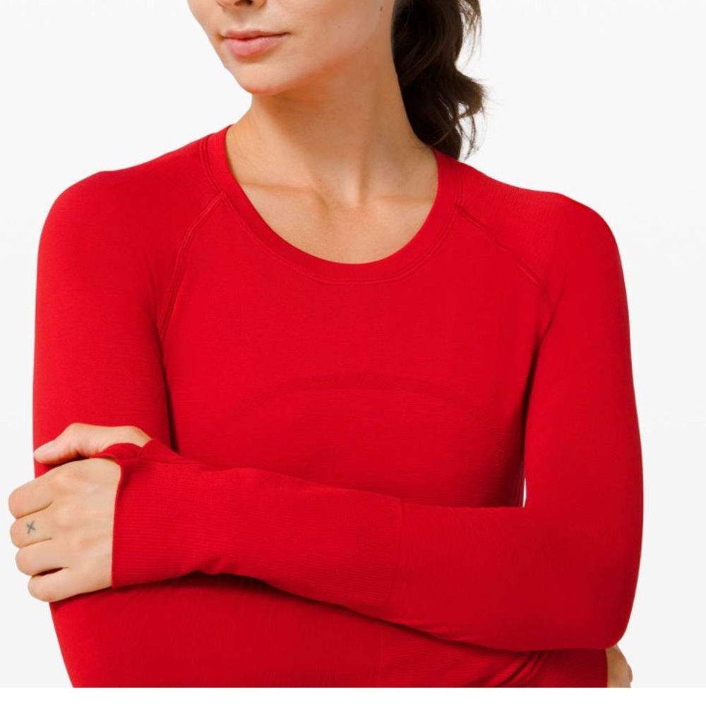 Lululemon Swiftly Tech Long Sleeve
2.0 Dark Red / Dark Red gold logo